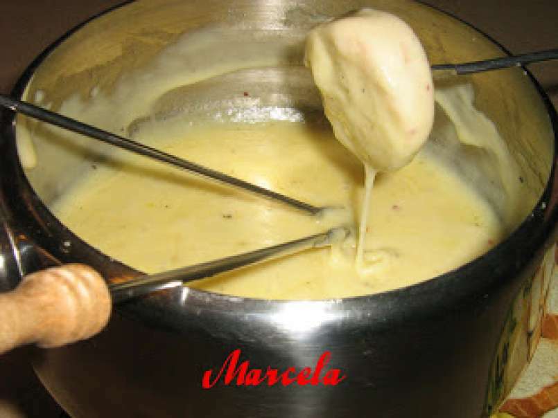 Swiss cheese fondue - poza 2