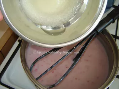Tort cu crema de vanilie si zmeura / Vanilla and raspberry cream torte - poza 8