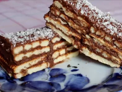 Tort de biscuiti cu crema de cacao (reteta video)
