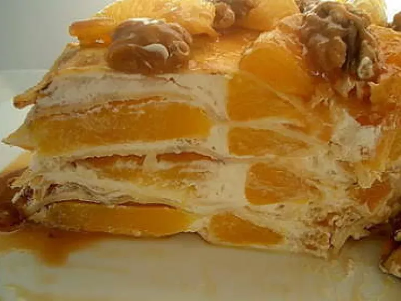 Tort de clatite cu portocale si sirop caramel