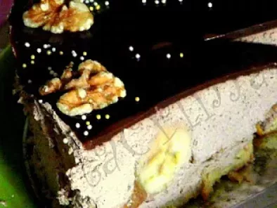 Tort Mousse-Tiramisu cu jeleu de dulceata de portocale si nuci caramelizate