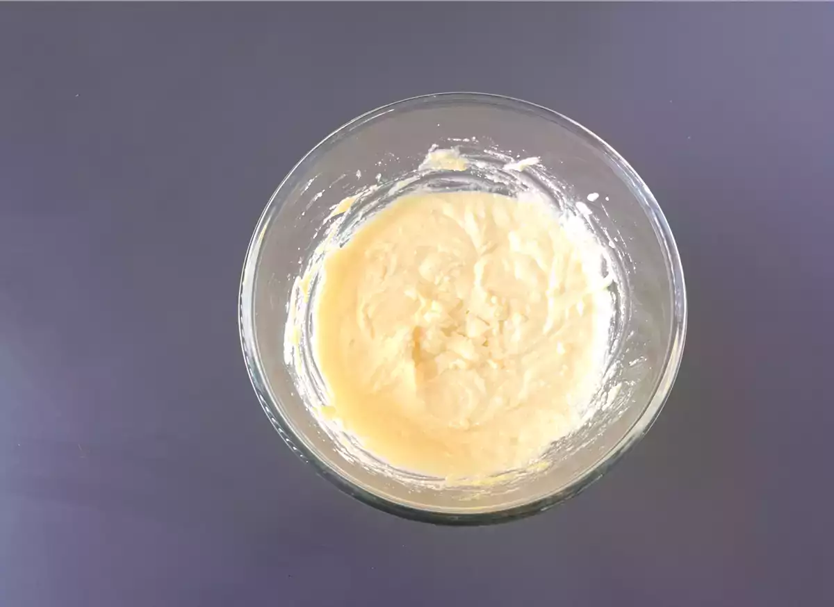 Pasul 1: Amestecare rapidă (fără cocoloașe)