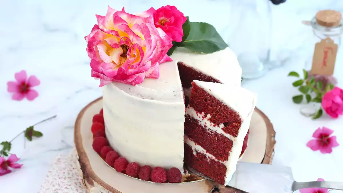 De ce este Red Velvet tortul perfect pentru Ziua Îndrăgostiților?