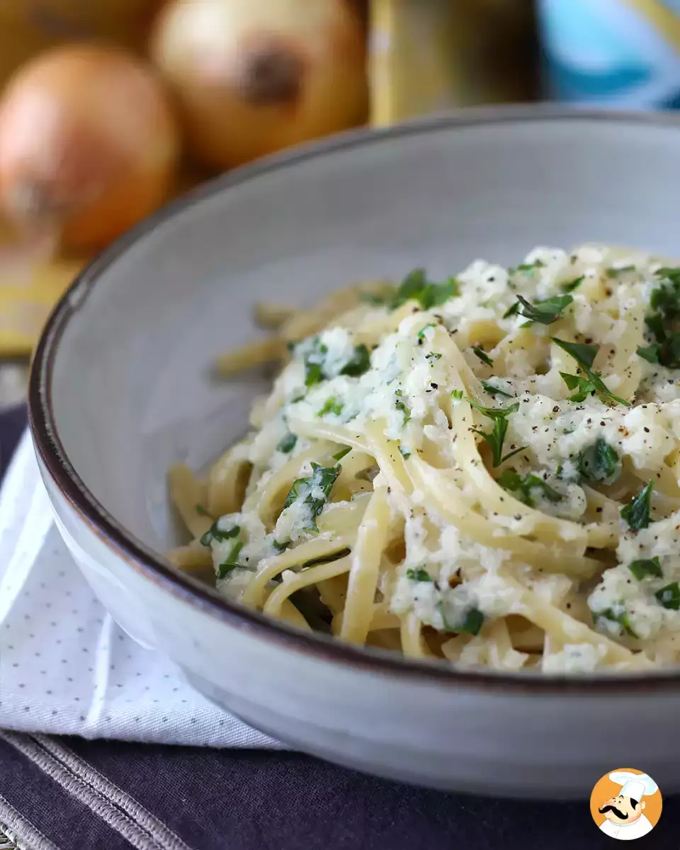 6. Spaghete cremoase cu ceapă