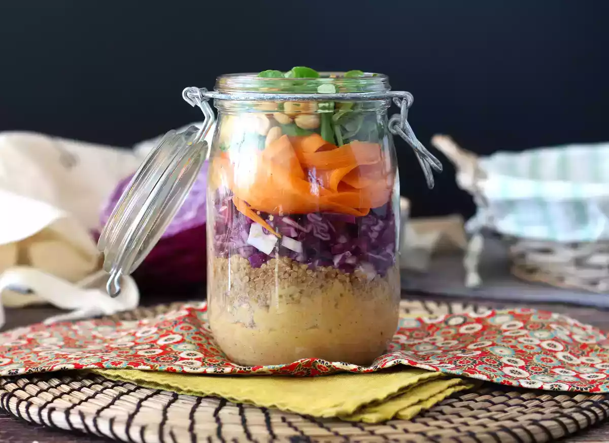 6. Borcan de salată vegetariană