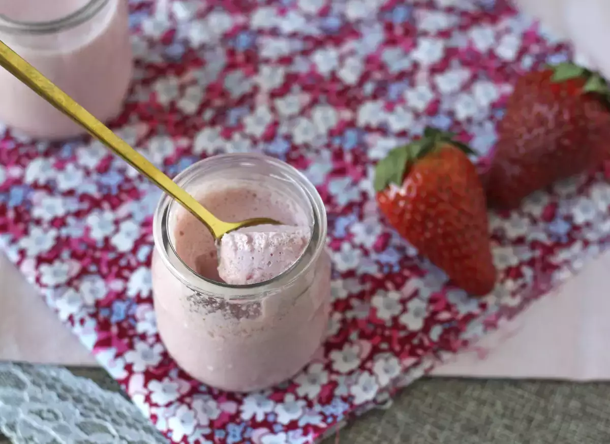 3. Căpșuni cremoase