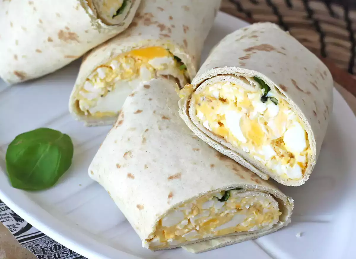 4. Wrap proteic cu ouă și brânză feta