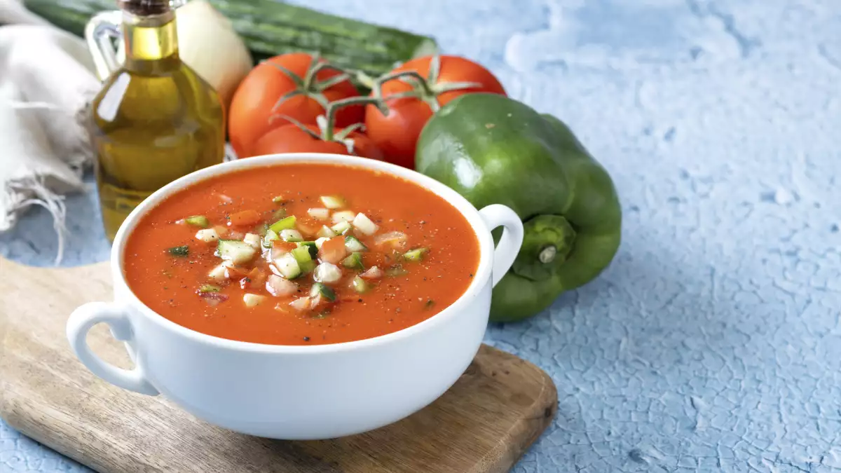 Cinci trucuri simple care transformă un gazpacho andaluz obișnuit într-un bol de prospețime și aromă intensă