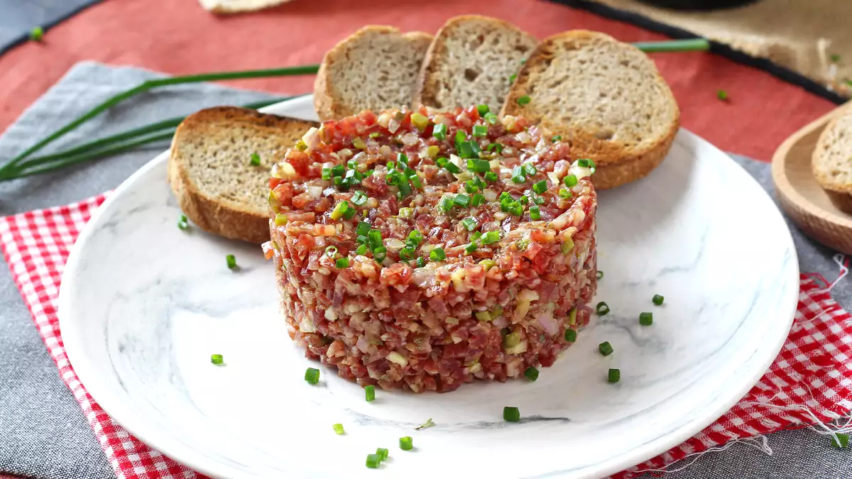 7 aperitive reci perfecte pentru cinele în aer liber de vară