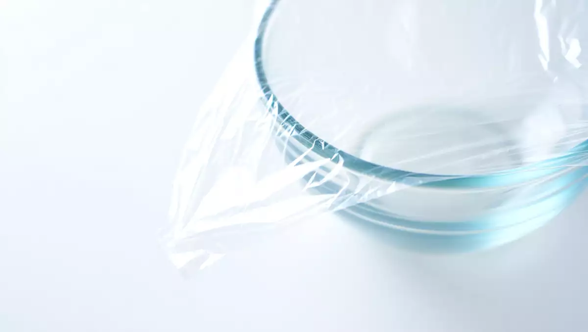 Fără microplastice acasă: cum recunoști sursele din bucătărie și ce schimbări mici te ajută