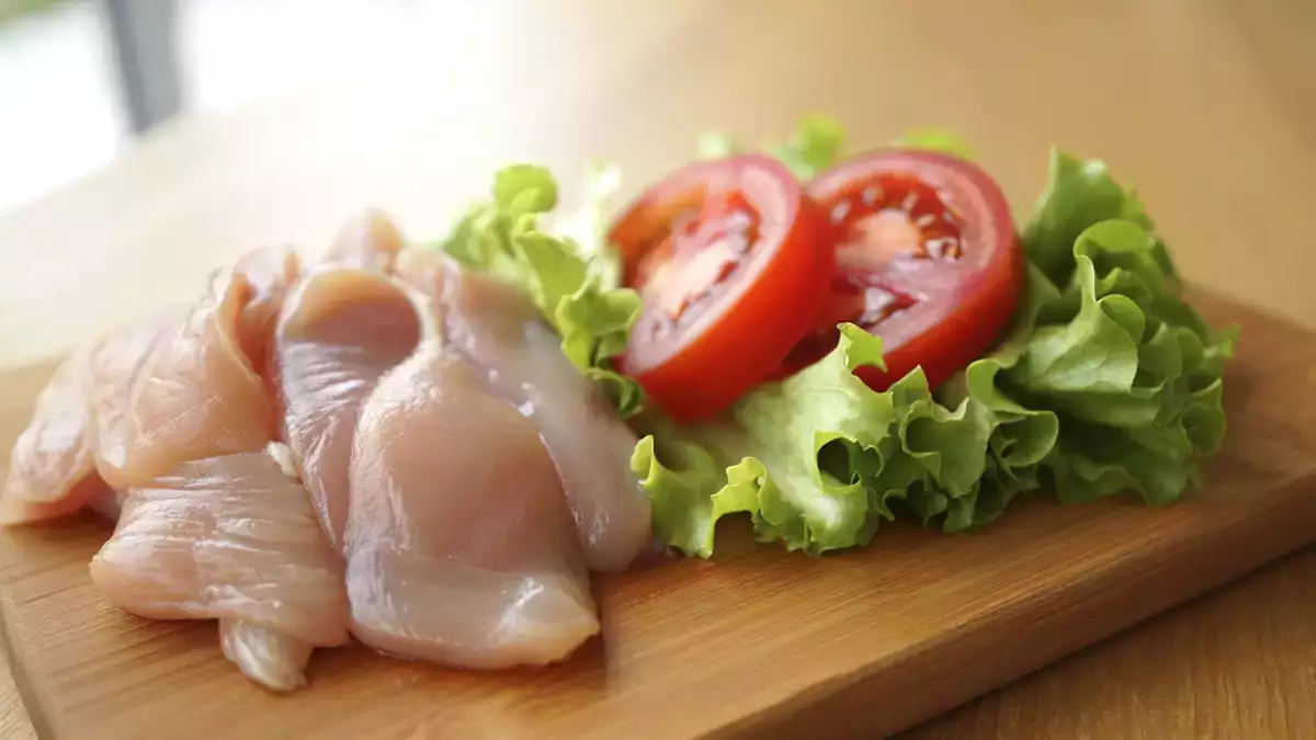 Toxiinfecție alimentară la domiciliu: ce nu vă spune nimeni despre contaminarea încrucișată