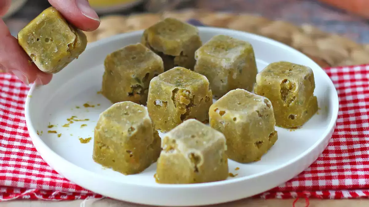 Descoperiți cum să faceți cuburi de condimente de casă: naturale, pline de aromă și care durează luni de zile în congelator