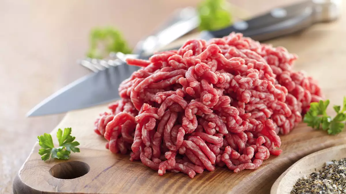 Ce carne tocată să alegeți în funcție de felul de mâncare pe care urmează să îl gătiți (și să o faceți bine de fiecare dată)