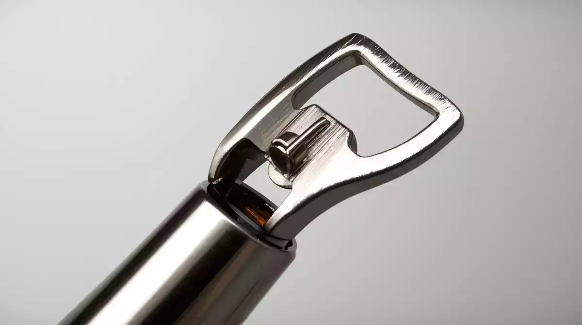 Ați rămas fără tirbușoane? Nu vă faceți griji: aceste tehnici de urgență vă vor salva aperitivele