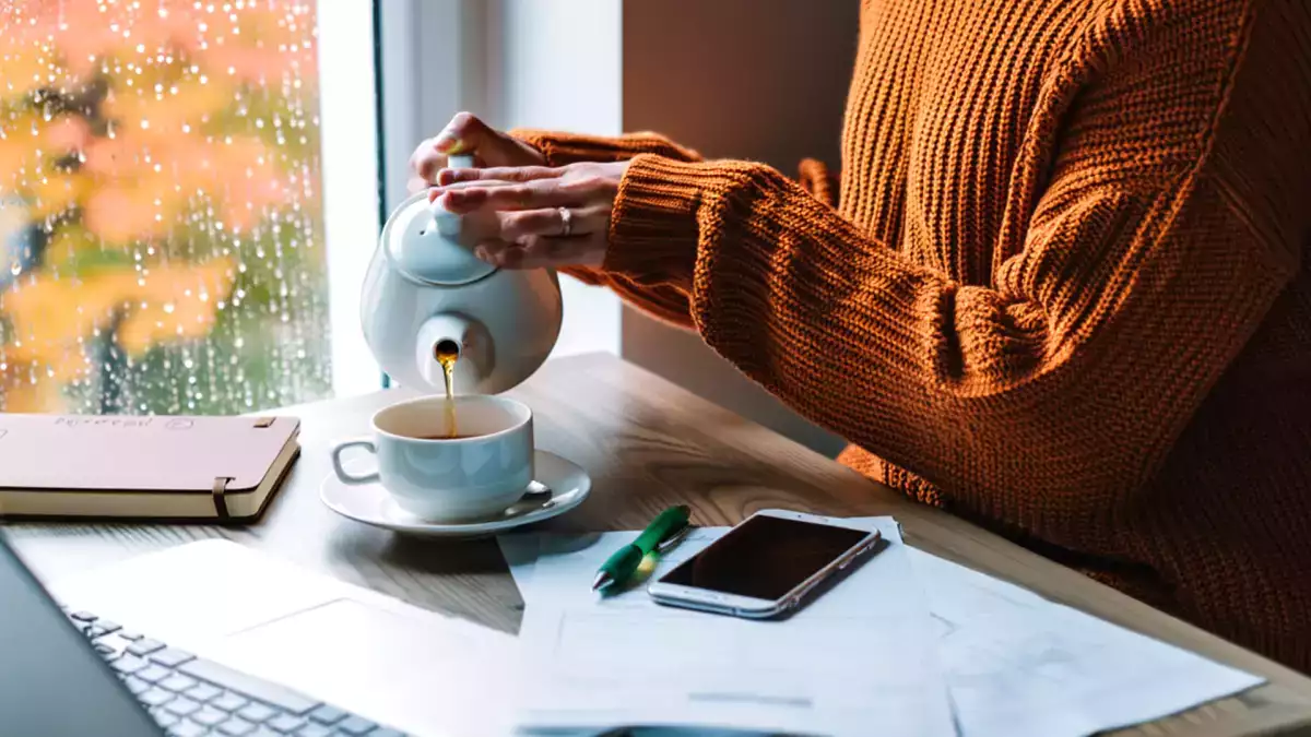 Crezi că te hidratezi în frig... dar este ceaiul într-adevăr un substitut pentru apă?