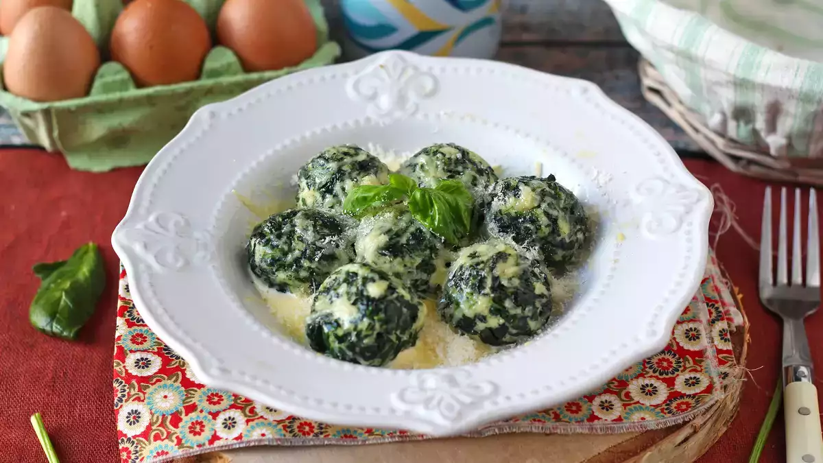 12 mâncăruri de sărbători coapte care sunt ușor de pregătit în avans (și arată întotdeauna grozav pe masă)