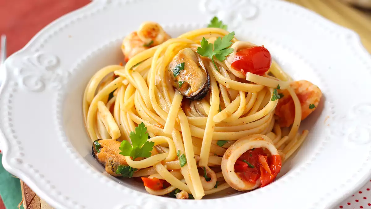 Meniu de pește în ajunul Crăciunului: idei complete și gustoase la un buget