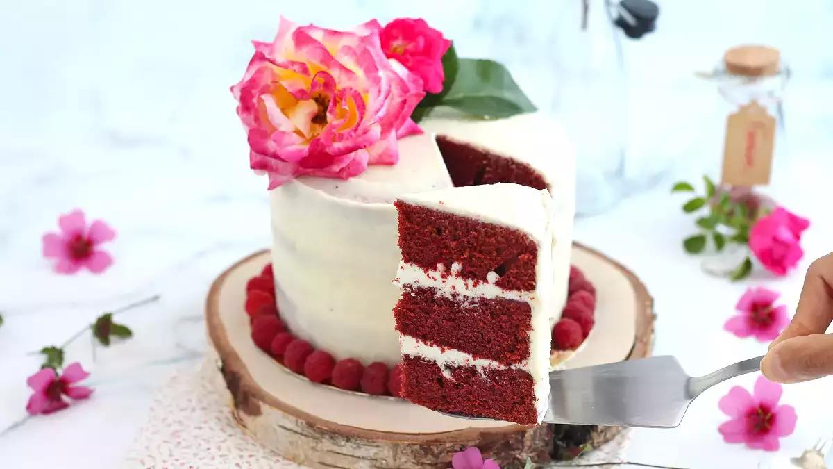 Valentine's Red Velvet Cake: cel mai romantic tort de făcut (roșu, catifelat, irezistibil)