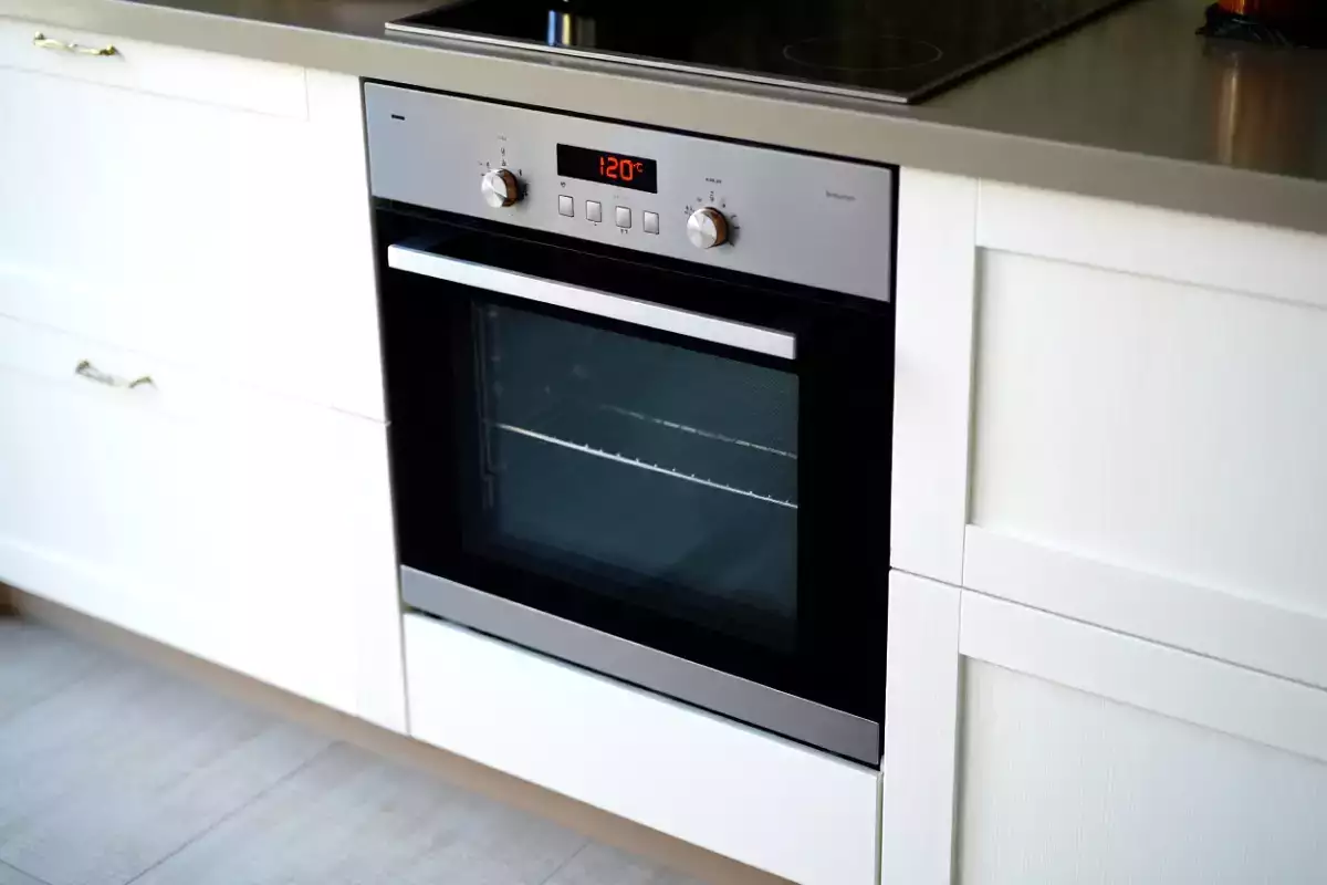 De ce să alegeți un cuptor asistat de ventilator? Avantajele reale în utilizarea de zi cu zi