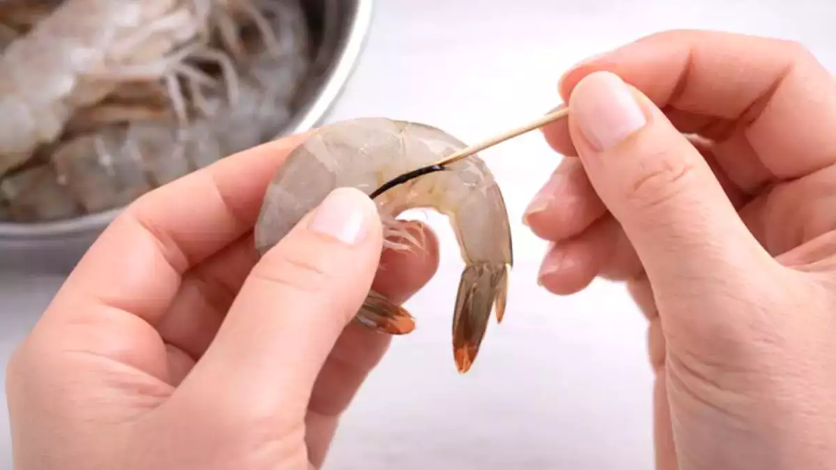 Mănânci creveți cu linie neagră? Aflați ce puteți mânca fără să știți