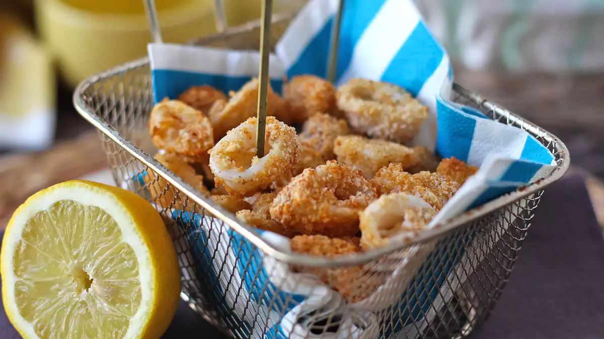 Pește în friteuză cu aer? Descoperiți 7 rețete ușoare, crocante și super-rapide la care nu v-ați fi așteptat (dar pe care le veți iubi la prima îmbucătură)