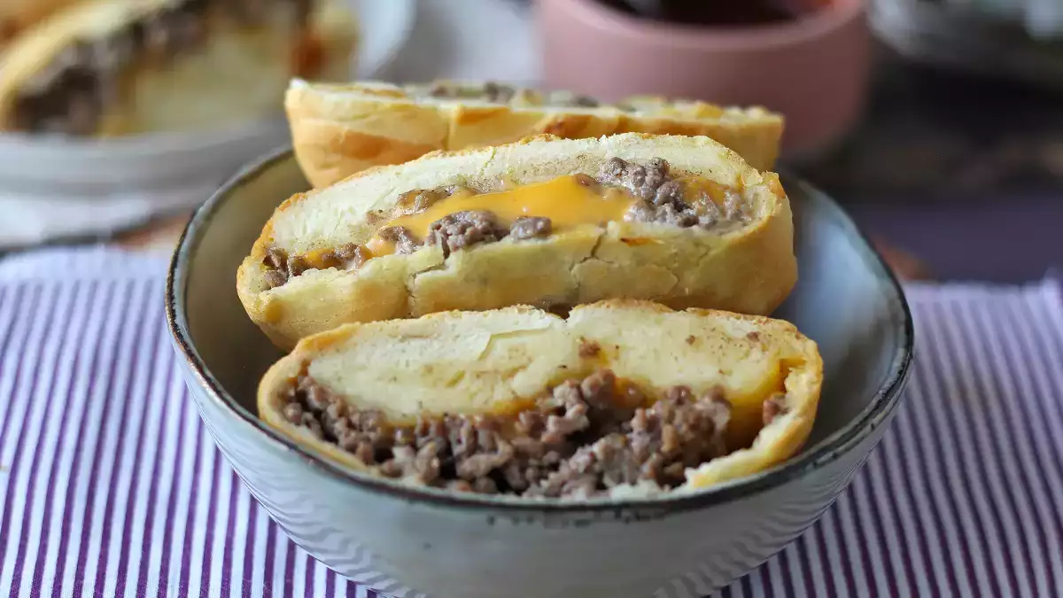 7 rețete făcute cu aluat de pizza (care nu sunt pizza) care sunt absurd de delicioase