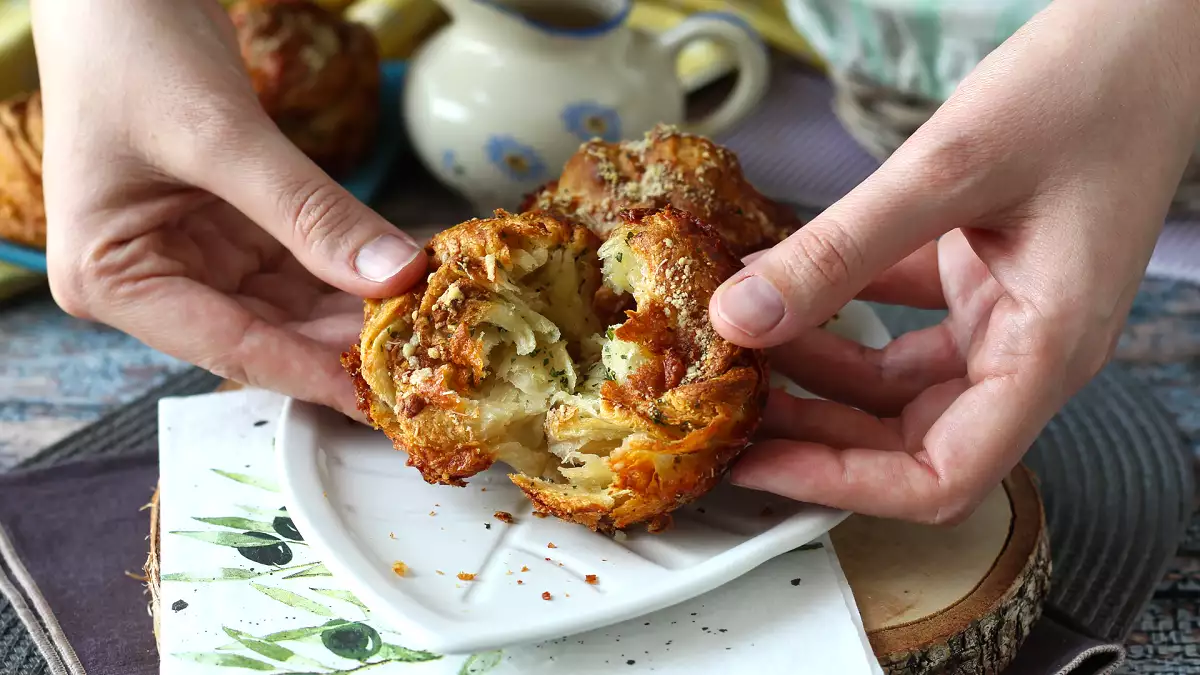 16 rețete cu brânză parmezan: idei simple care au un gust mai bun imediat