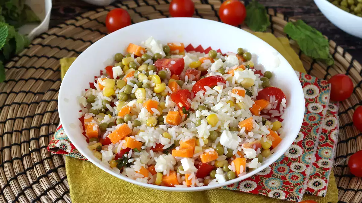 Faceți salate cu resturi: 17 rețete pentru a transforma ceea ce rămâne în frigider în mâncăruri incredibile