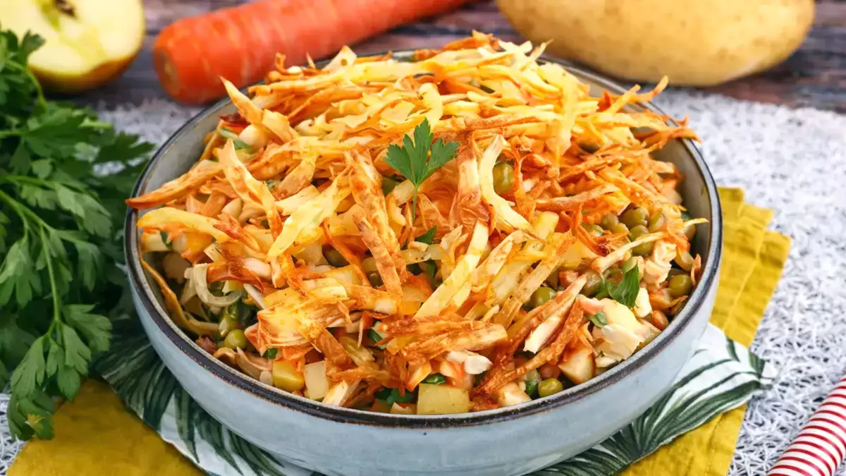 Nu doar pentru vară: 10 salate de primăvară sănătoase, rapide și colorate