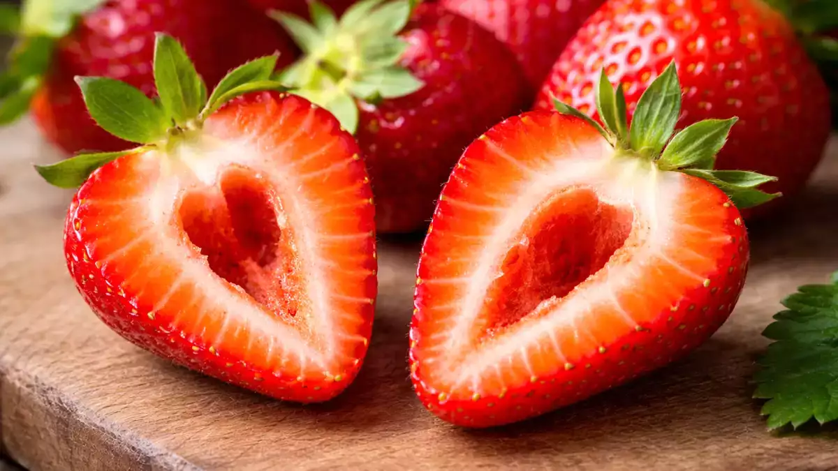 De ce unele căpșuni au găuri în interior? Există un motiv ascuns