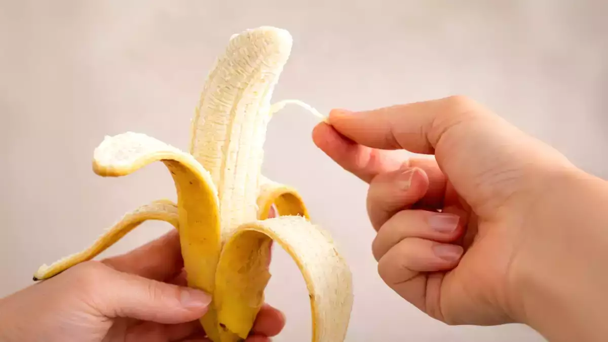 Ce sunt acele fire pe banană și de ce apar tot timpul?