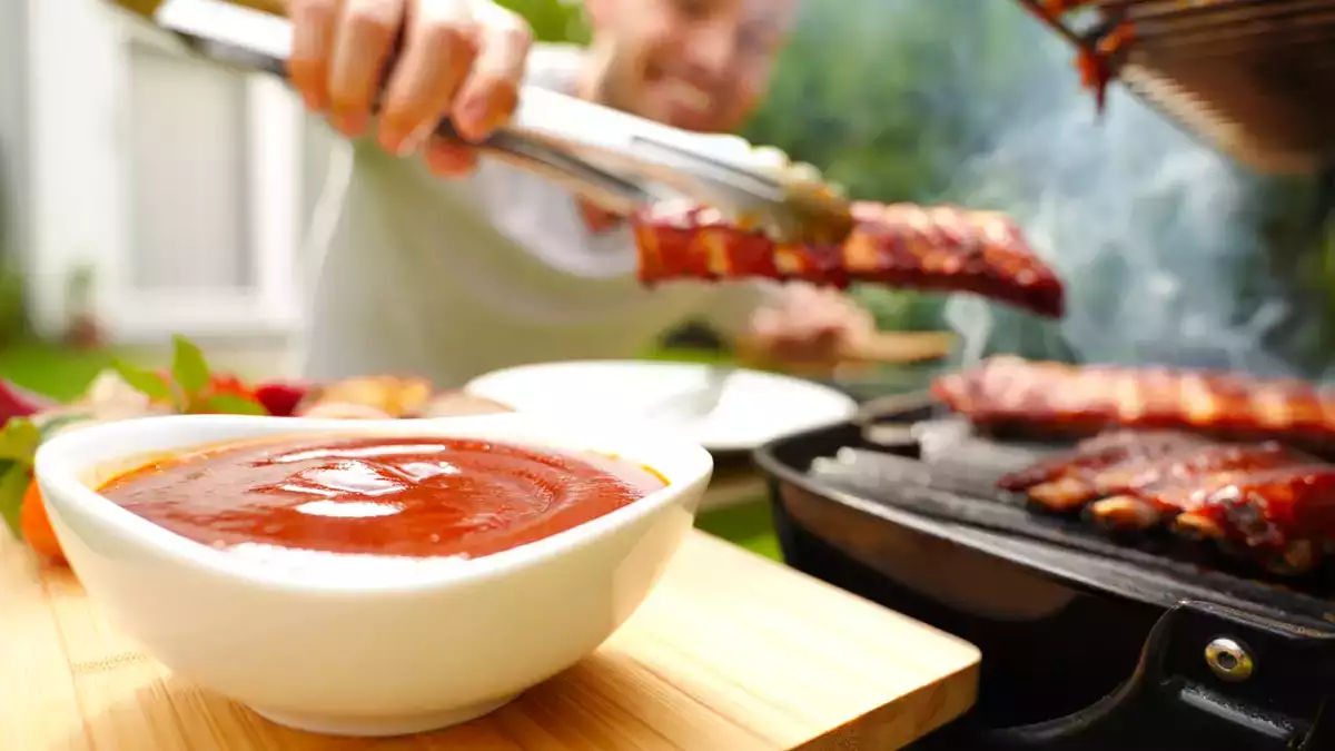 Sos pentru grătar: fă-l acasă și transformă orice carne