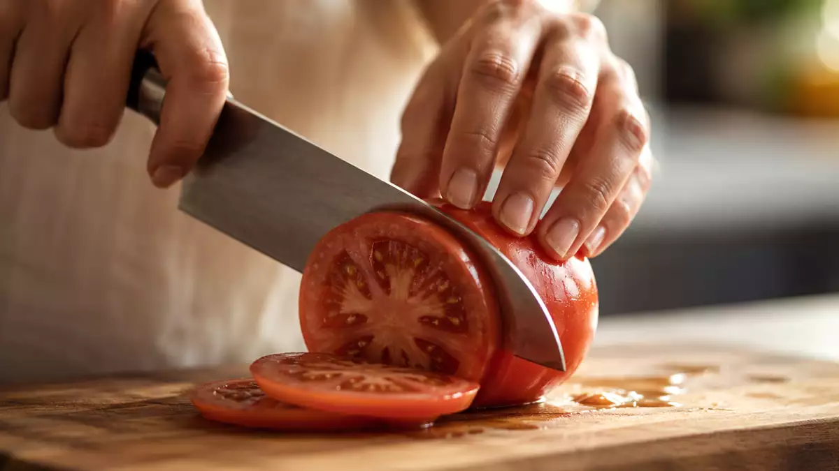 5 ingrediente care îți pot deteriora cuțitele fără ca tu să știi