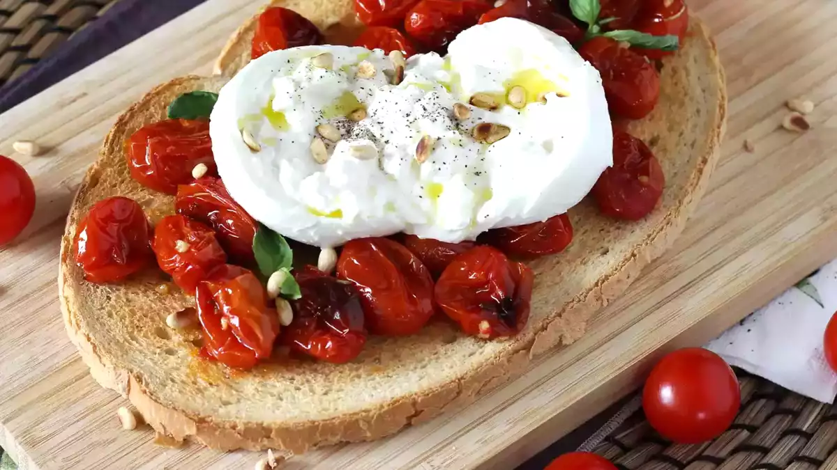 Mozzarella, burrata și stracciatella: diferențe esențiale și moduri simple de utilizare pentru a-ți îmbunătăți rețetele