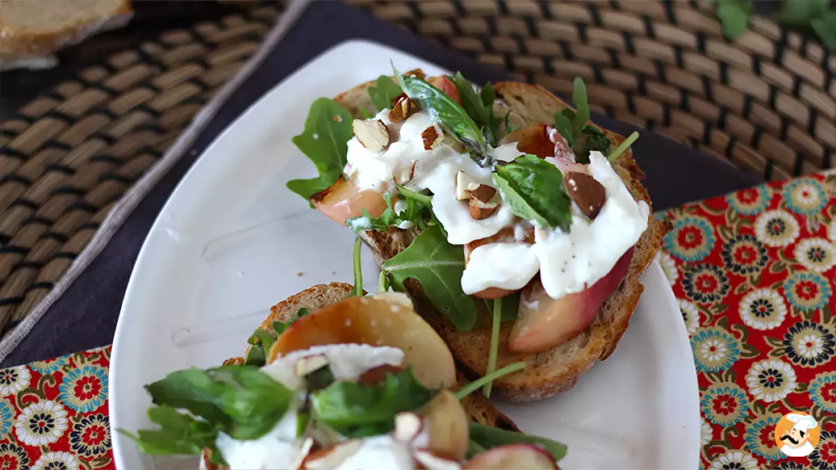 Burrata și fructe: cele mai delicioase combinații ale verii (și cele pe care le vedem peste tot în această perioadă)