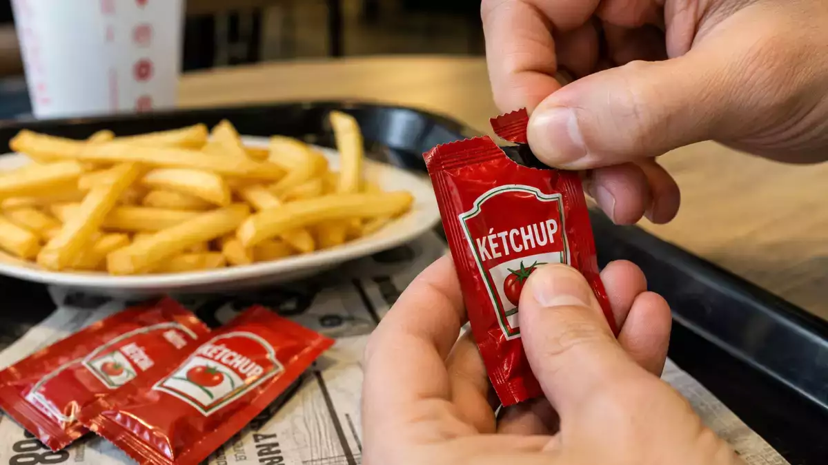 Vor dispărea plicurile de ketchup?