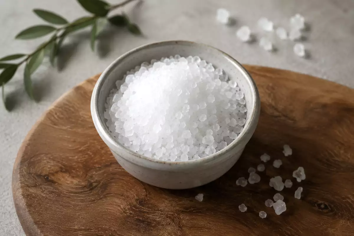 Sare fină, sare „fleur de sel”, sare roz sau sare iodată: cum să alegi sarea potrivită pentru gătitul acasă?