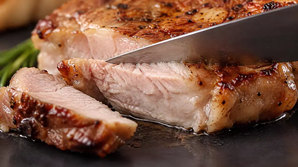 Cotletele de porc ies tari? Tehnica pentru felii fragede fără ciocan