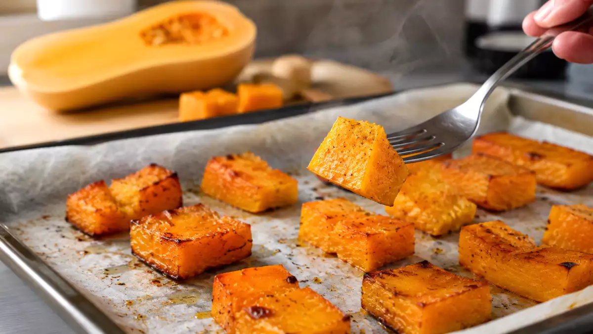 Cum se coace un dovleac butternut la cuptor pentru a obține bucăți foarte fragede?