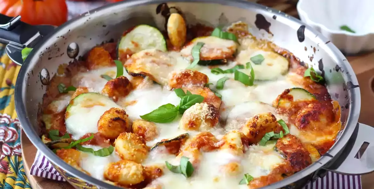 N-ai timp să gătești? Acești gnocchi gratinați, cremoși și aurii, sunt masa care te salvează