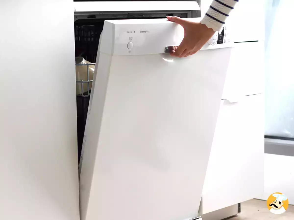 Lucruri pe care nu ar trebui să le pui în mașina de spălat vase!