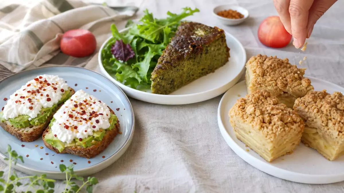 Meniul zilei, 15 octombrie 2026: tartine cu avocado, quiche cu spanac și prăjitură cu mere