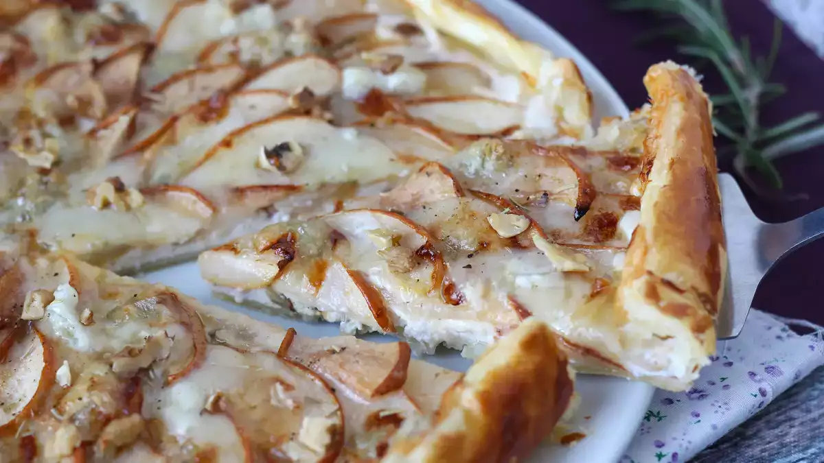 20 de plăcinte și tarte de toamnă cu mere, dovleac, prune, pere și umpluturi sărate