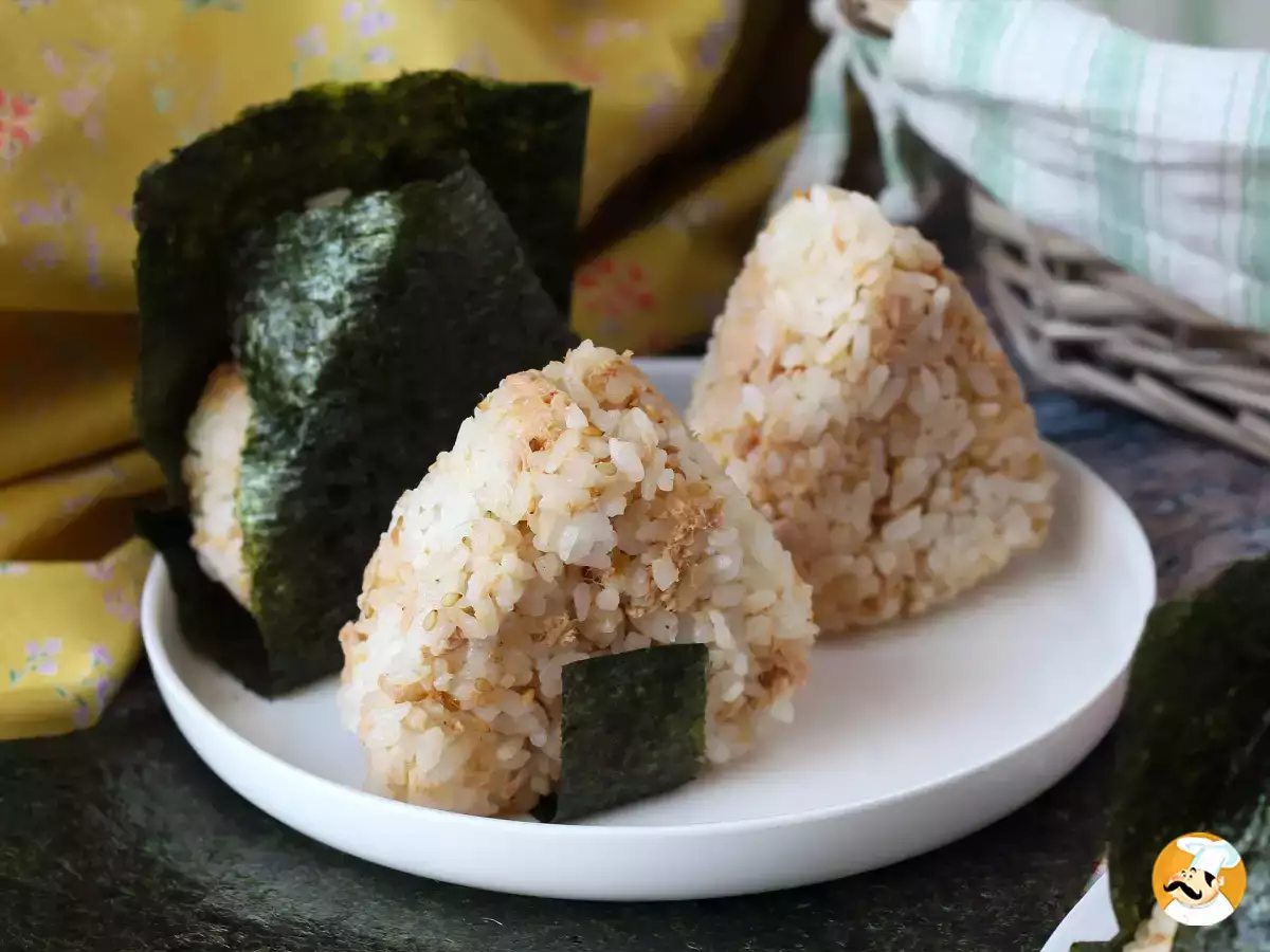 Cum să împachetezi un onigiri și să păstrezi alga crocantă?