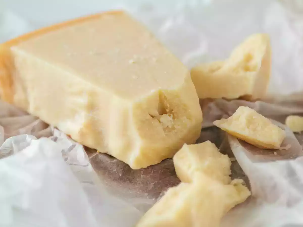 Parmigiano Reggiano vs Grana Padano: cine iese cu adevărat în evidență?