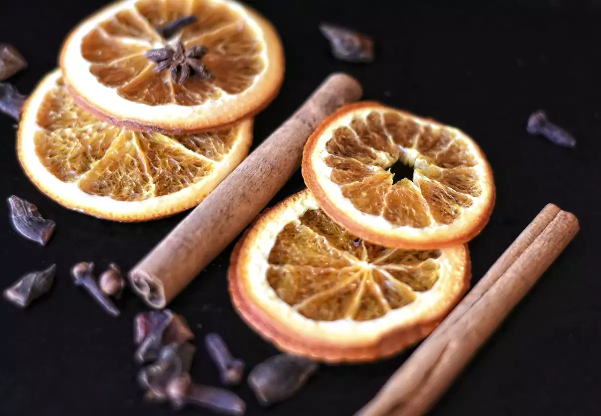 Călătorie în inima condimentelor de Crăciun: Un festin de arome și beneficii pentru iarnă