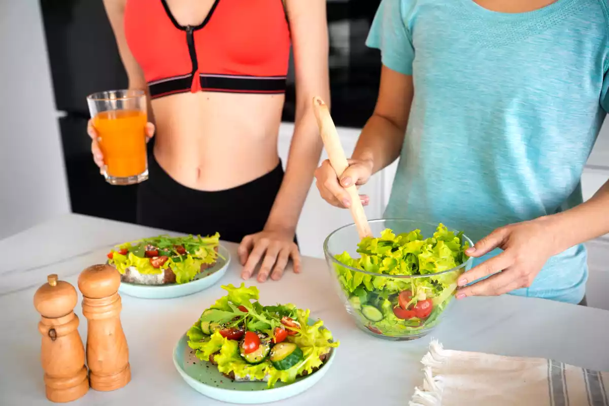 Este mai bine să mâncați și să beți înainte sau după o sesiune de sport?