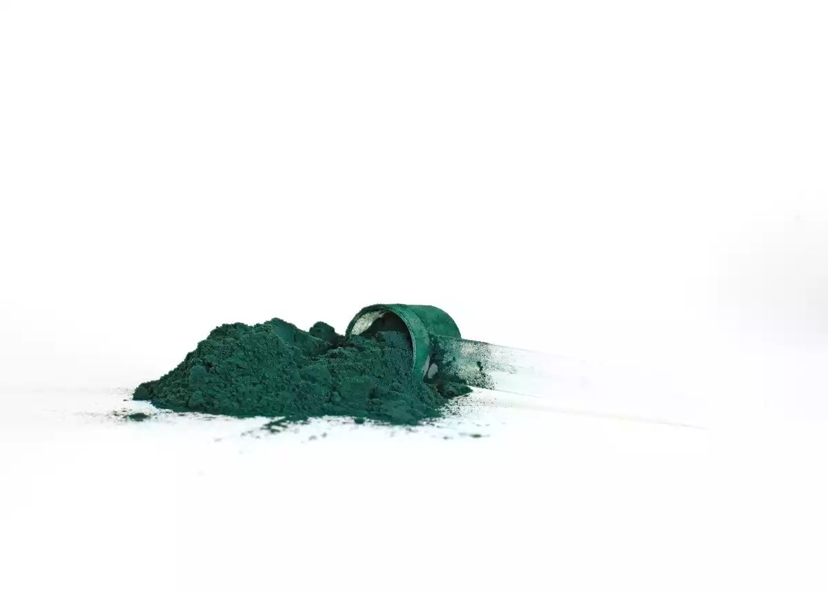 Spirulina: alga miraculoasă pentru scăderea naturală a colesterolului și a trigliceridelor!