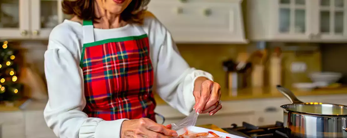 Cum să faci creveții moi și suculenți chiar și atunci când îi cumperi congelați