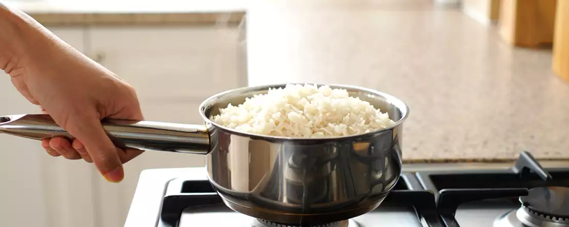 Cel mai bun mod de a păstra orezul fiert astfel încât să nu fie uscat și fără gust a doua zi